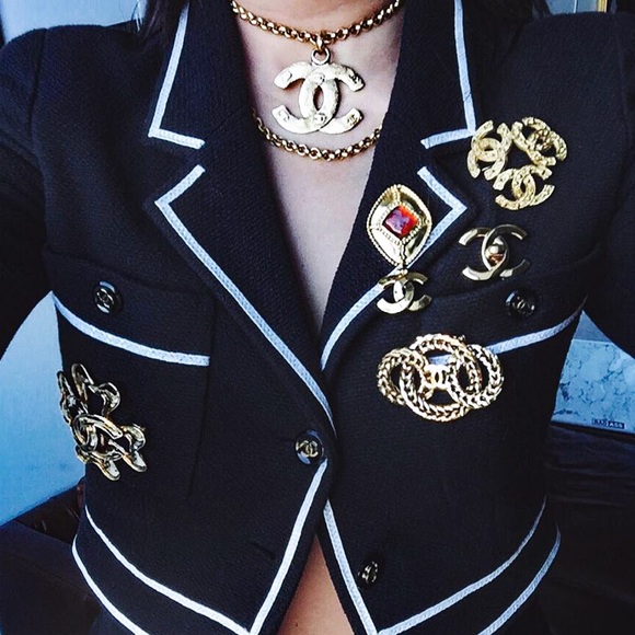 Iconic Chanel Vintage Spring 1995 Cropped Jacket - Picture 4 of 15